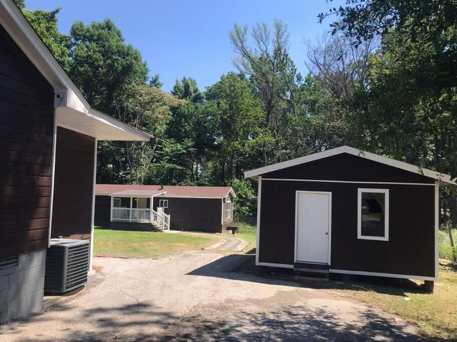 Secluded With 7 Bedrooms And Acreage Holiday home Memphis
