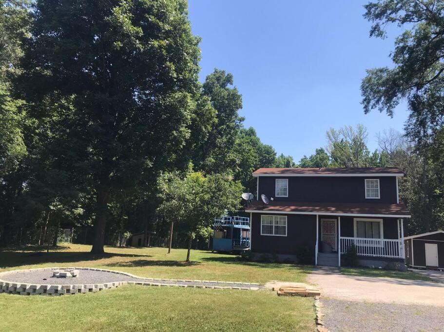 Secluded With 7 Bedrooms And Acreage Holiday home
