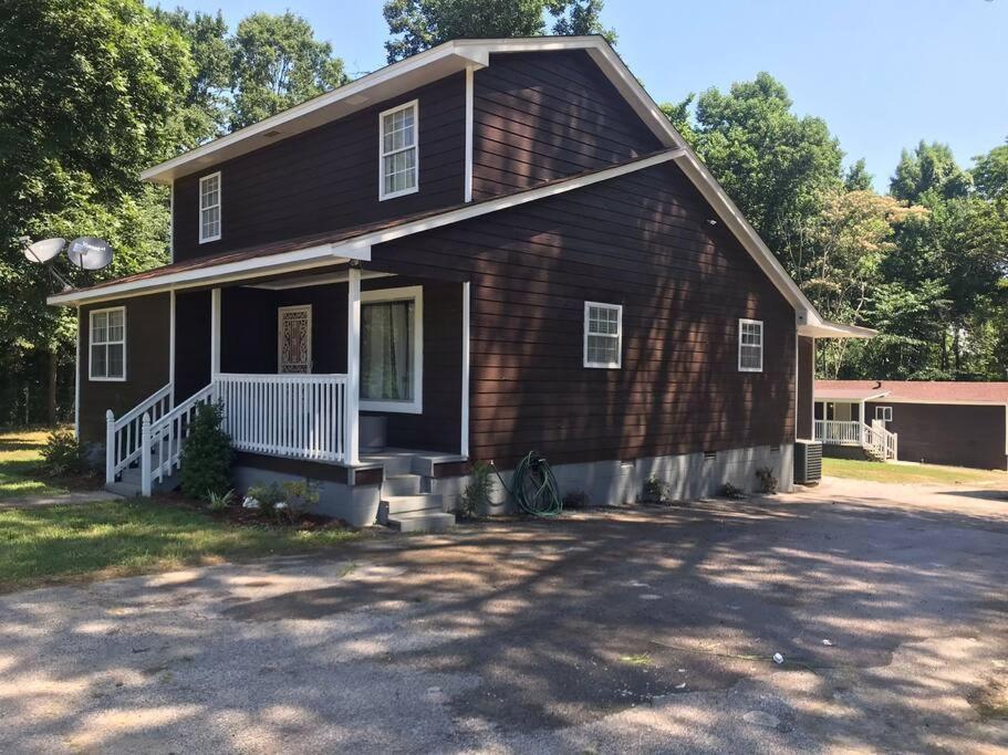 Secluded With 7 Bedrooms And Acreage Holiday home