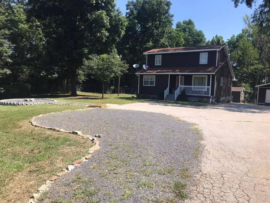 Holiday home Secluded With 7 Bedrooms And Acreage *